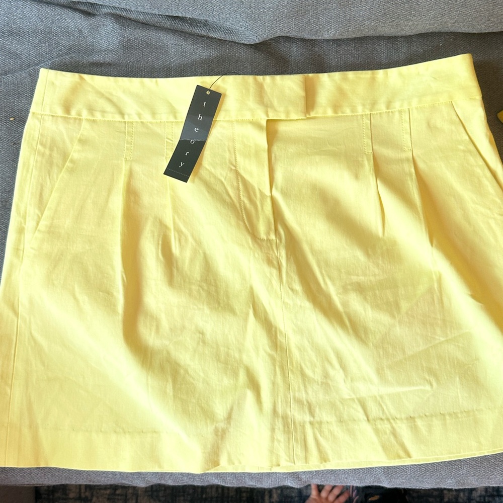 NWT very pretty Theory mini skirt in pastel yellow